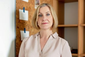 Creating Habits with ADHD – confident woman posing in the office Creating Habits with ADHD - confident woman posing in the office